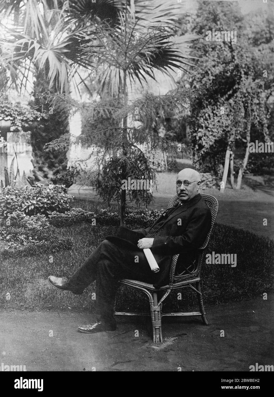 Predigenverbot im Land der Pyramiden "Pussyfoot Johnson fotografiert in Kairo, wo er gerade im Zusammenhang mit der großen Kampagne unter den Ägyptern angekommen. Nach Angaben der lokalen Presse werden seine Bemühungen von Dr. Morton Howell , dem amerikanischen Minister und einer Reihe einflussreicher Ägypter unterstützt. 14. Dezember 1923 Stockfoto