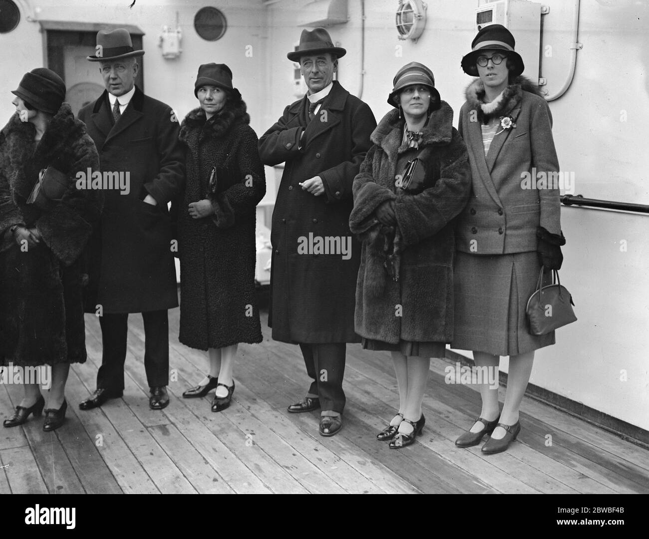 An Bord der SS Almeda in Tilbury . Sir Edward Vestey, Lady Vestey, General, Frau und Frau Seely. Stockfoto