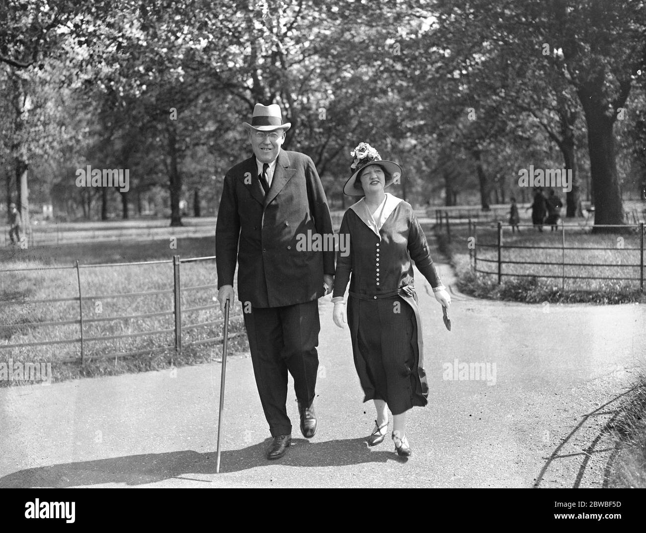 Herr Walter Hackett und seine Frau Miss Marion Lorne August 1924 Stockfoto