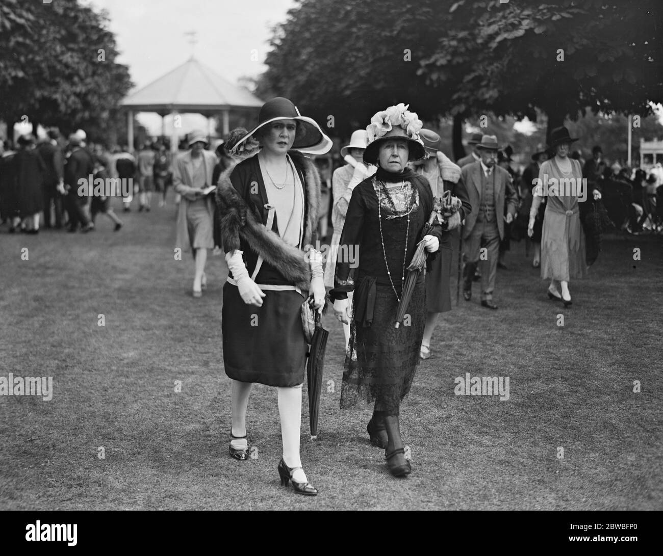 Ranelagh - Lords versus Commons . Hon Ivy Stapleton und Lady Violet Beaumont . 23 Juni 1928 Stockfoto