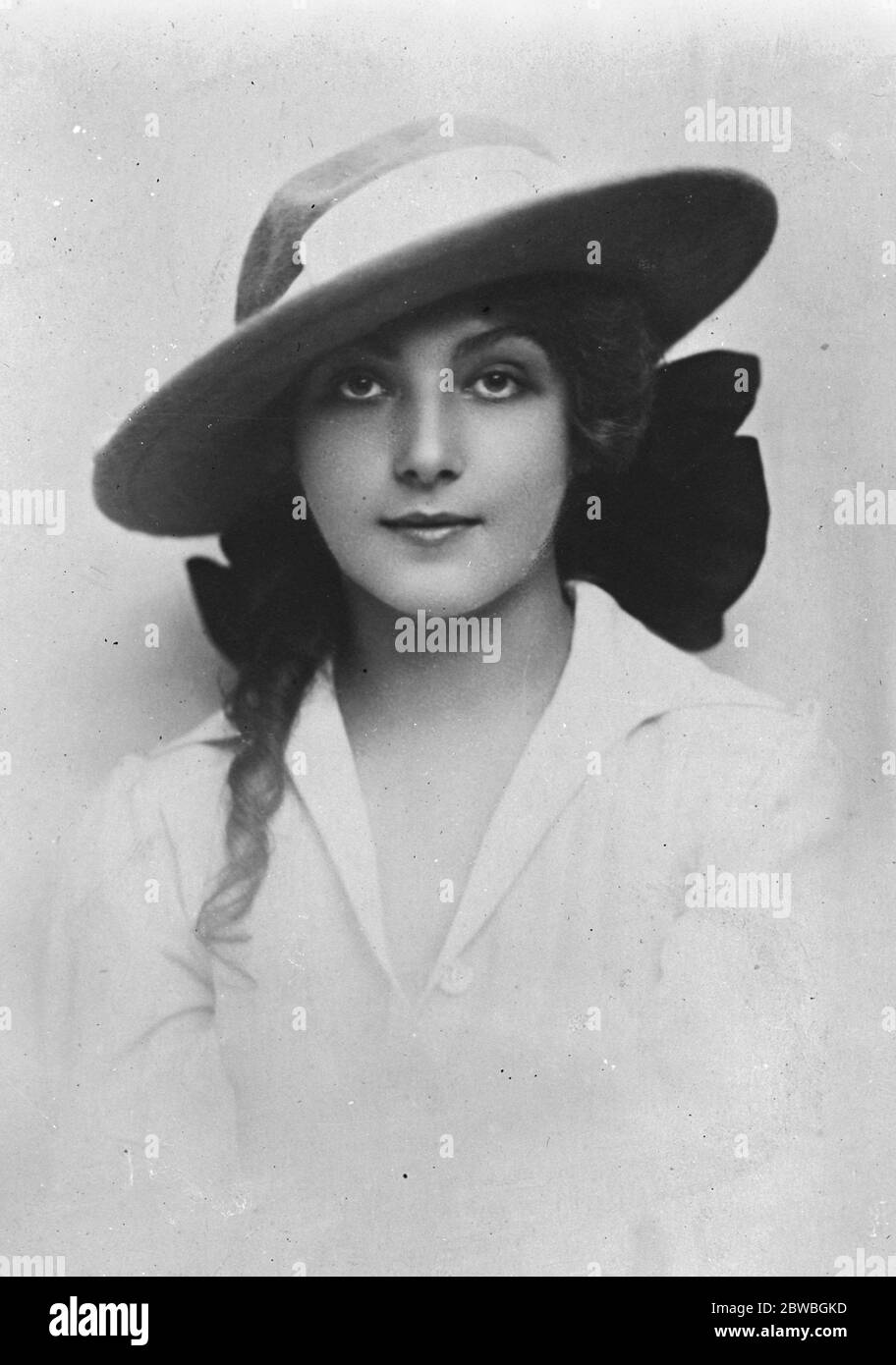 Zwei scociety Mädchen am selben Tag verheiratet Senhorina Maria Da Cruz Santos und Senhorina Irma da Cruz Santos zwei brasilianische Debütantinnen wurden am gleichen Tag zu Rio de Janeiro-Bräutigam 15. Januar 1923 verheiratet Stockfoto