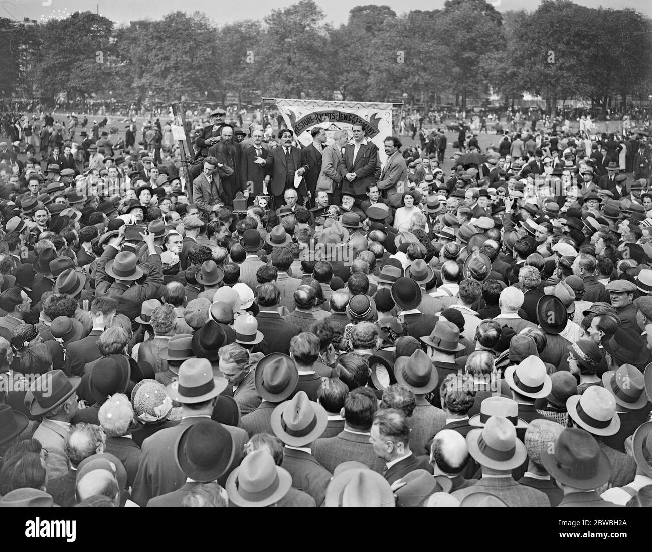 Ein Teil der riesigen Menschenmenge als sich 30 , 000 Juden im Hyde Park als Demonstration gegen die nationalsozialistische Judenverfolgung in Deutschland versammeln 20. Juli 1933 Stockfoto