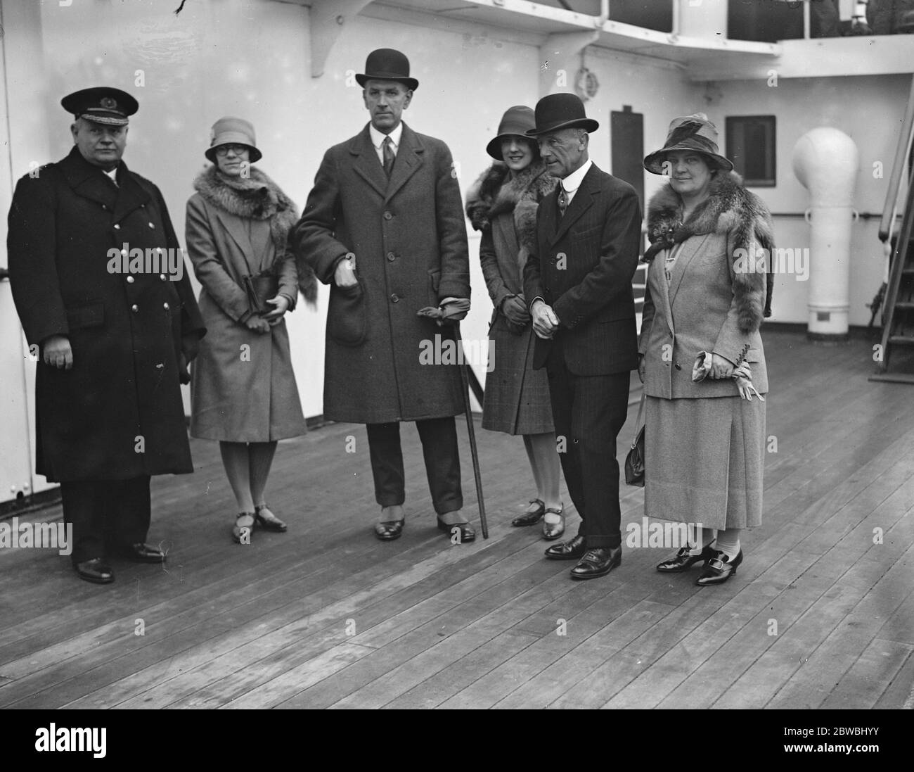 An Bord der SS Almeda in Tilbury . Captain W Turner Russell (Skipper), Herr Dewey, Lord und Lady Jellicoe und ihre Töchter, die Damen Gwendoline und Myrtle. Stockfoto