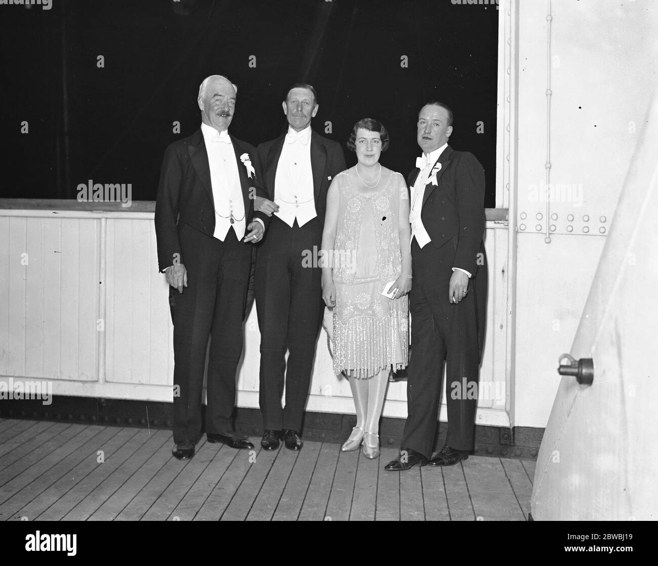 South Hants County Ball an Bord der SS Majestic in Southampton von links nach rechts Herr P E Currey ( White Star Line Director ) Col C Heseltine , Frau Hughes und Herr Winchester sanderson 14 April 1926 Stockfoto