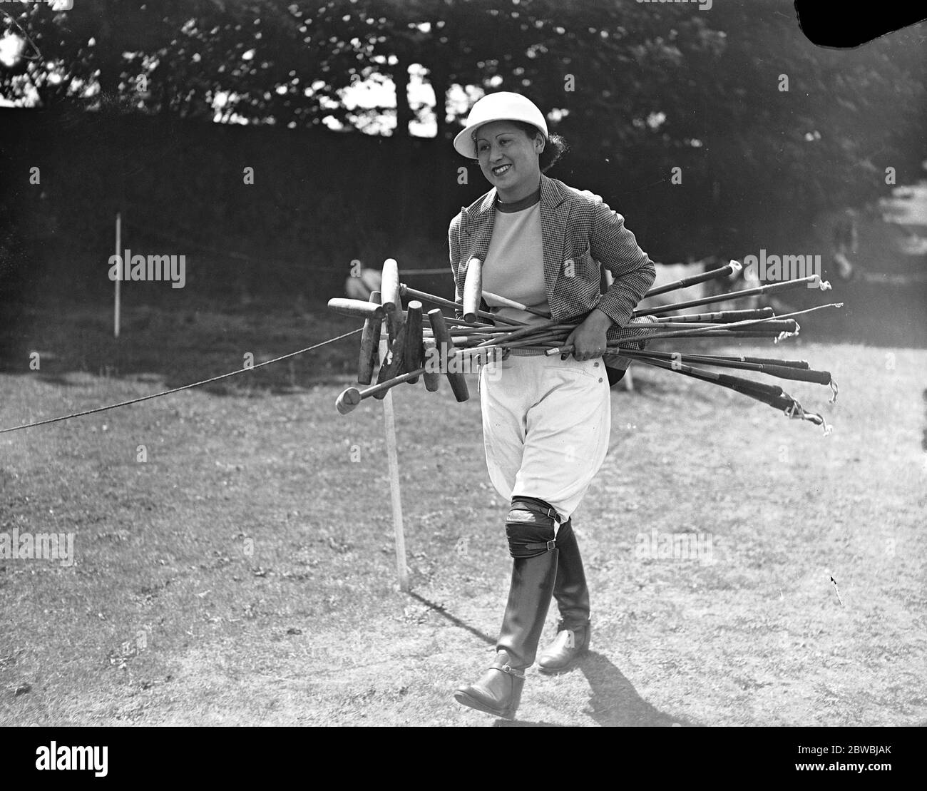 Ladies Polo in Ranelagh - Oddments gegen Valkyrie Miss D ' Arcy Defries , Kapitän der ' Oddments ' 6 Juli 1934 Stockfoto