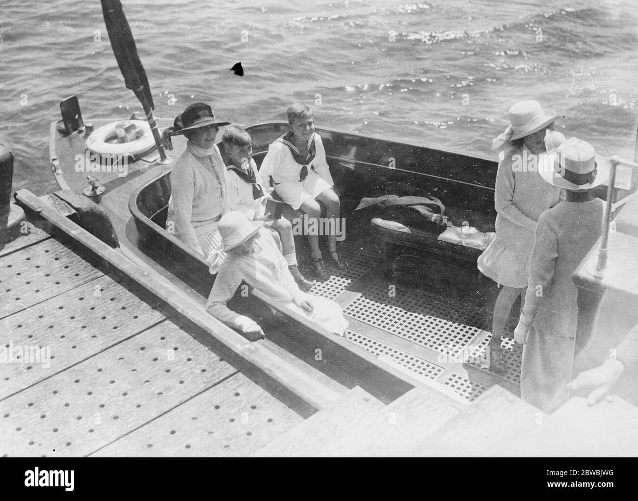 Spanische Königsfamilie ' s Sommerurlaub in Santander die Königin von Spanien und ihre Kinder genießen eine Kreuzfahrt in der Bucht von Santander 29 Juli 1922 Stockfoto
