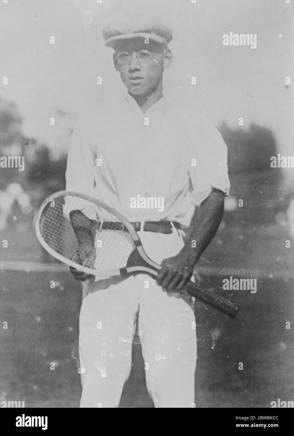 Japan und Davis Cup Obwohl er vor kurzem die Tatsache bedauert, im Alter von 29, dass er immer zu alt für anstrengende Rasentennis, Ichiya Kumagae dreimal Meister von Japan, hat eine Einladung angenommen, für sein Land in diesem Jahr Davis Cup Wettbewerb spielen 13 April 1921 Stockfoto