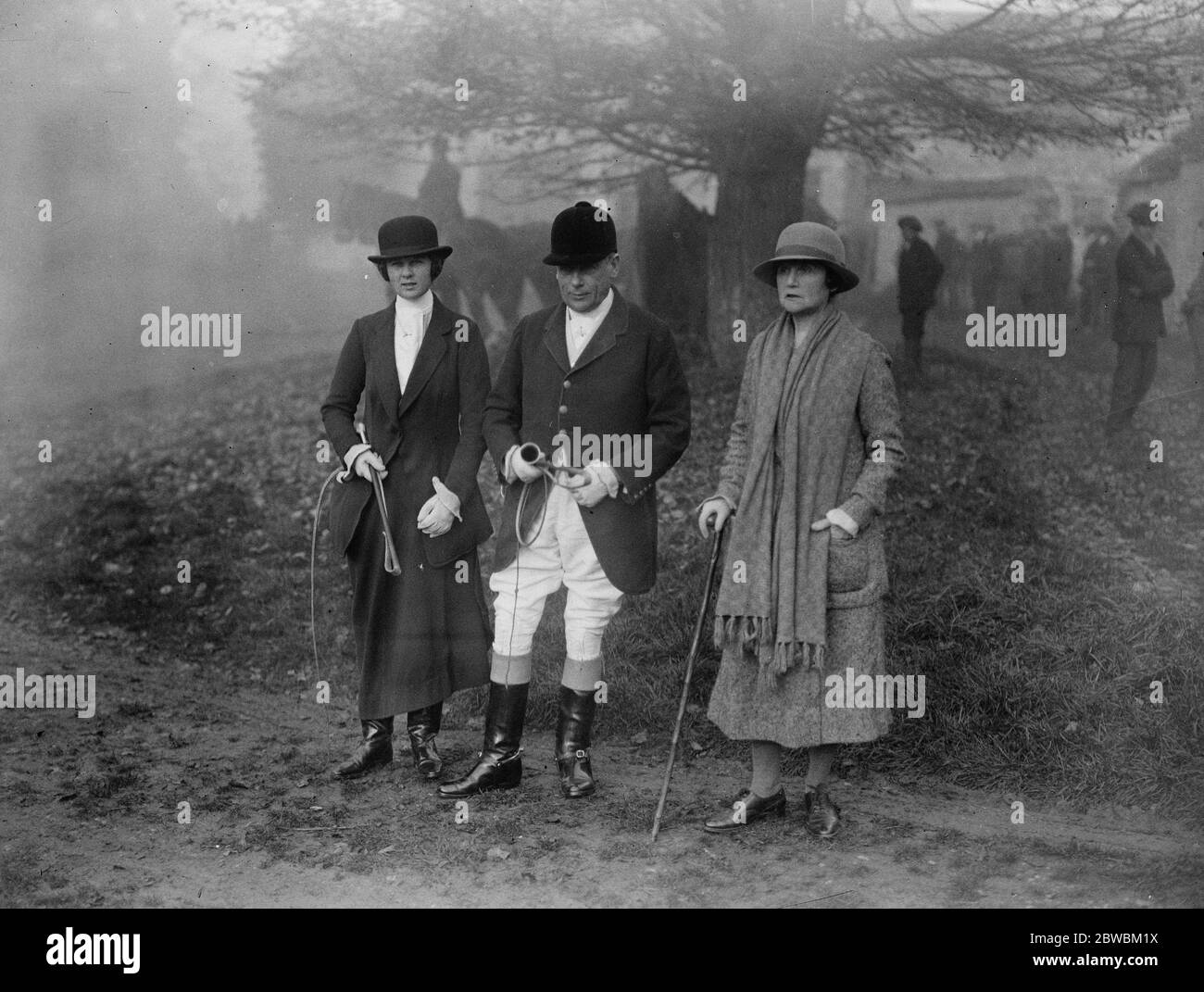 Der Earl und die Gräfin von Orkney mit ihrer Tochter beim Eröffnungentreffen der Waddon Chase. 1922 Stockfoto