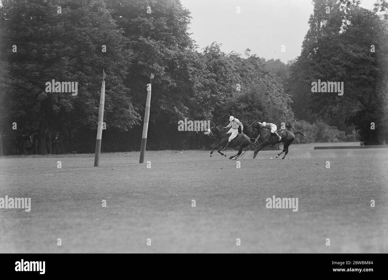 Bemerkenswerte Action Shot Foto des American Polo Teams EINE schmale Flucht für Roehampton 2 Juni 1921 Stockfoto