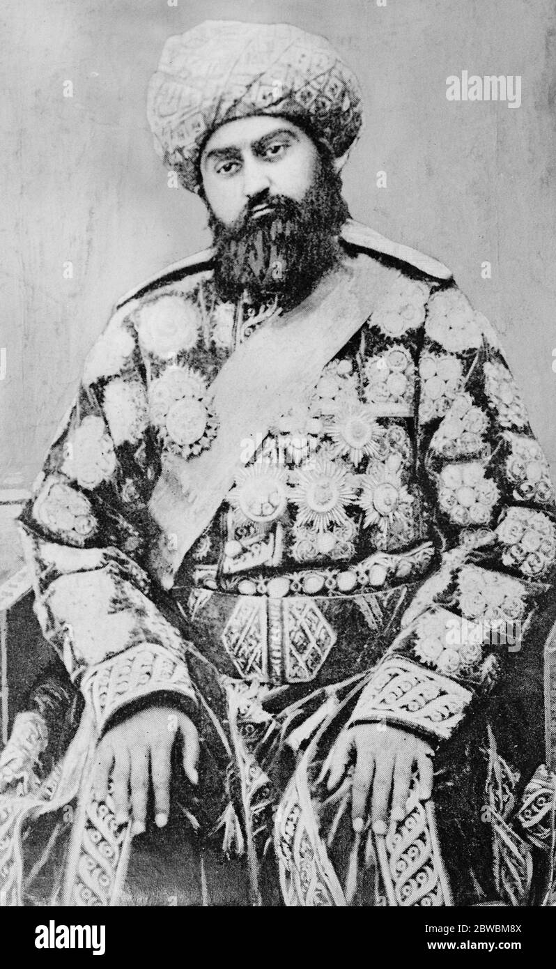 Der Emir von Bokhara, dessen Staat von den Bolschewisten verwüstet wurde und der gezwungen wurde, nach Afghanistan zu fliehen, hat einen Aufruf zur Unterstützung von Gerechtigkeitsüchtigen und Friedensliebhabern ausgesprochen. Tausende Bokharaner sollen von den Bolschewisten am 8. Juni 1923 dem Schwert erlegen worden sein Stockfoto
