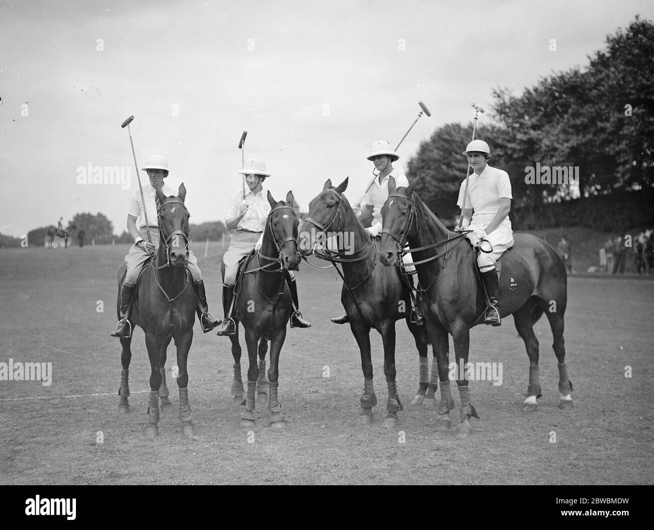 Damen Inter Club Polo in Ranelagh - Ranelagh Team Frau Philip Fleming , Hon Frau Murray , Lady Priscilla Willoughby und Frau John Bott 1937 Stockfoto