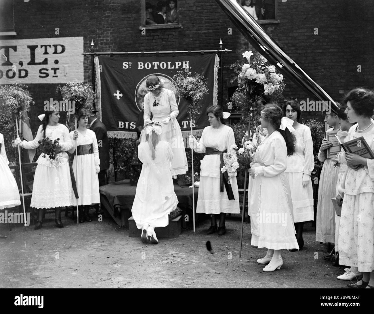 Feierlichkeiten zum 1. Mai in St. Botolph ' s Bishopsgate 21. Juni 1919 Stockfoto
