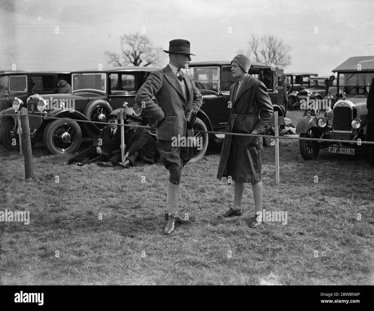 Beaufort Hunt Punkt zu Punkt Leighterton. Sir Gerald Fuller und Frau Robert Vivian . 1931 Stockfoto