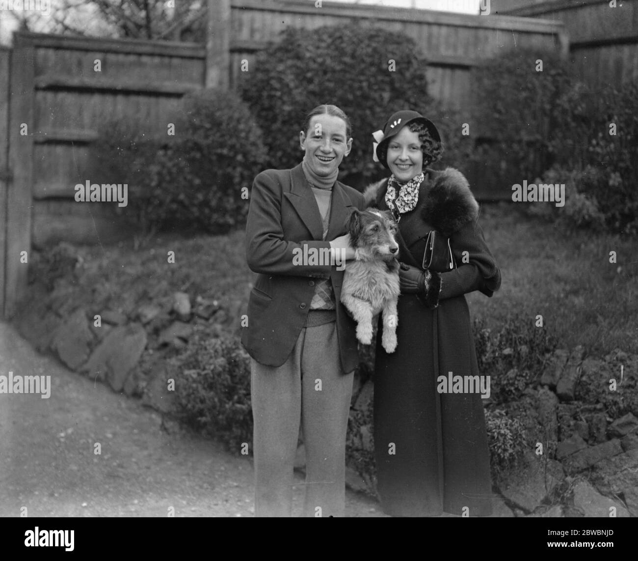 Alfred Smirke, der Jockey, und seine Verlobte, Miss Margery Freitag (verheiratet 27 Januar 1934) 16 Januar 1934 Stockfoto