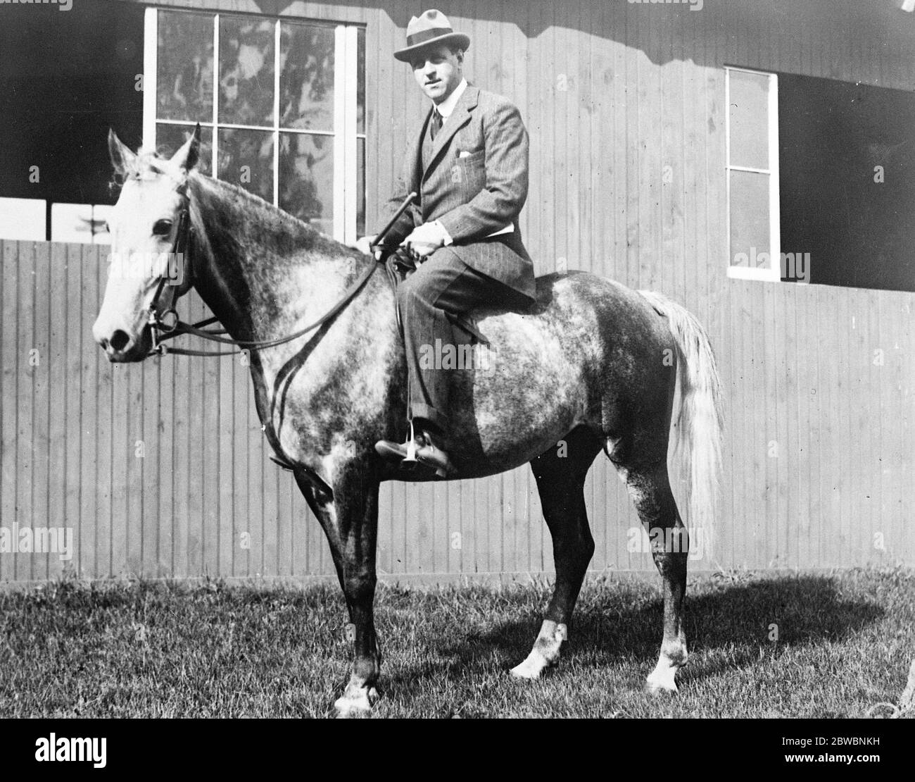 Rennen um die Weltmeisterschaft . Im Belmont Park Papyrus treffen Zev zu entscheiden, welche der Meister 3 Jahre alt der Welt ist. Herr B Jarvis , Ausbilder von Papyrus . 18. Oktober 1923 Stockfoto