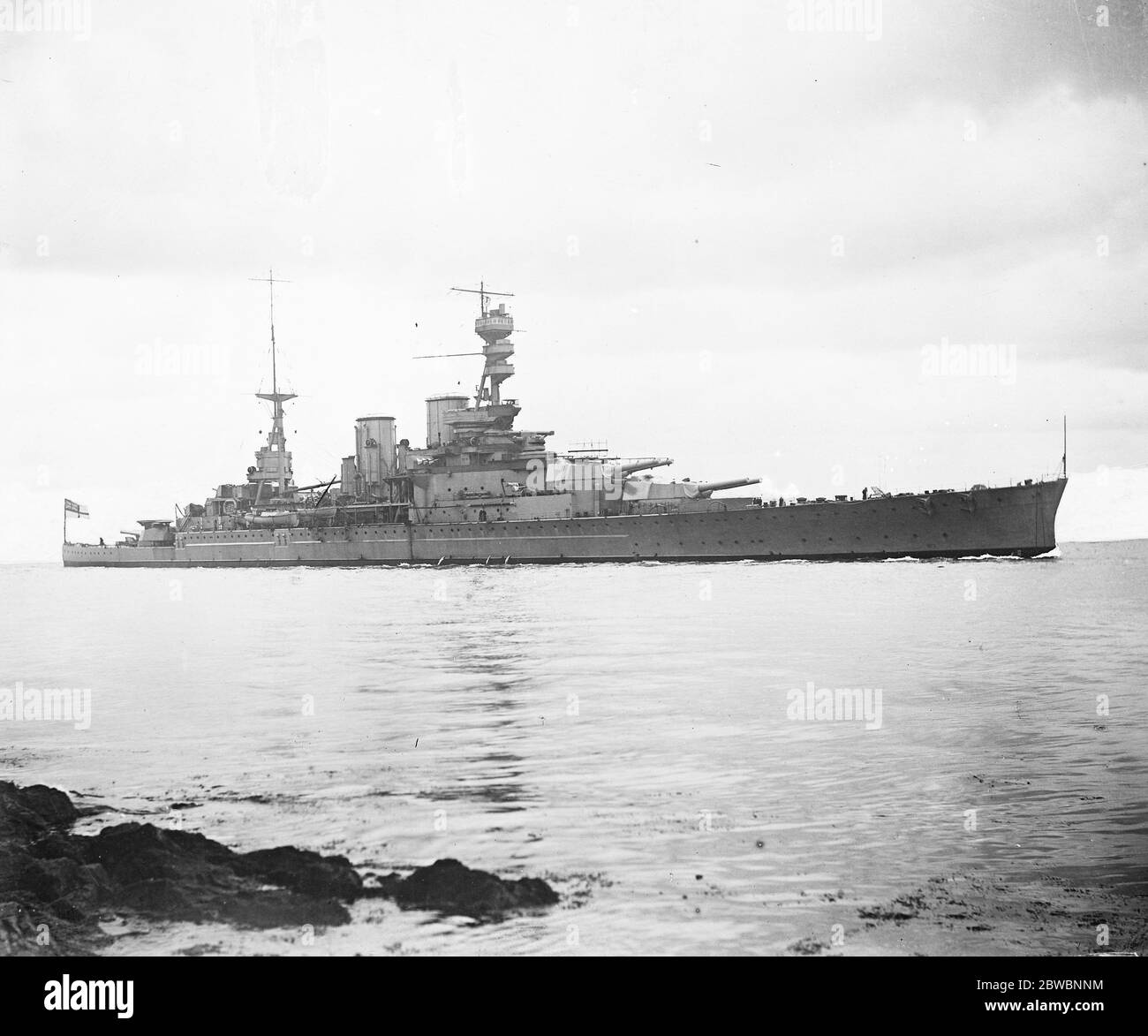 Berühmte Schlachtschiff, um die Flagge rund um die Welt zu zeigen. Das neueste Bild von HMS Repulse nach ihrem Umbau in Devonport. Die Repulse soll an der Schifffahrt teilnehmen, um die Flagge rund um die Welt zu zeigen. 19. Oktober 1923 Stockfoto