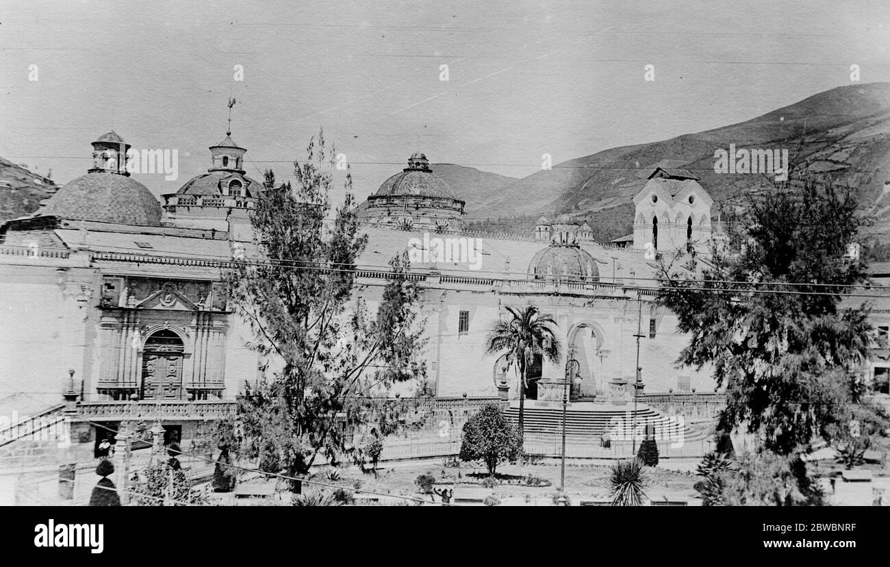 Öffentliche Gebäude schwer beschädigt durch Erdbeben EIN schweres Erdbeben wird von Quito, der Hauptstadt von Ecudor berichtet, was zu erheblichen Sachschäden führt. Die Milaterieakademie 19. März 1923 Stockfoto