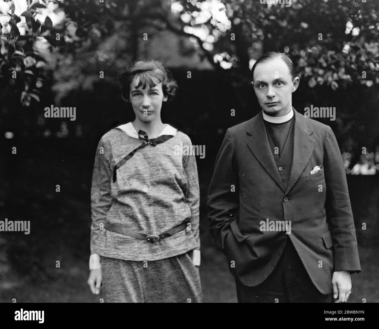 Bekannte authours to wed die Hochzeit von Miss S Kaye Smith ist in St Leonards auf See zu der Rev T P Fry stattfinden. 20. September 1924 Stockfoto