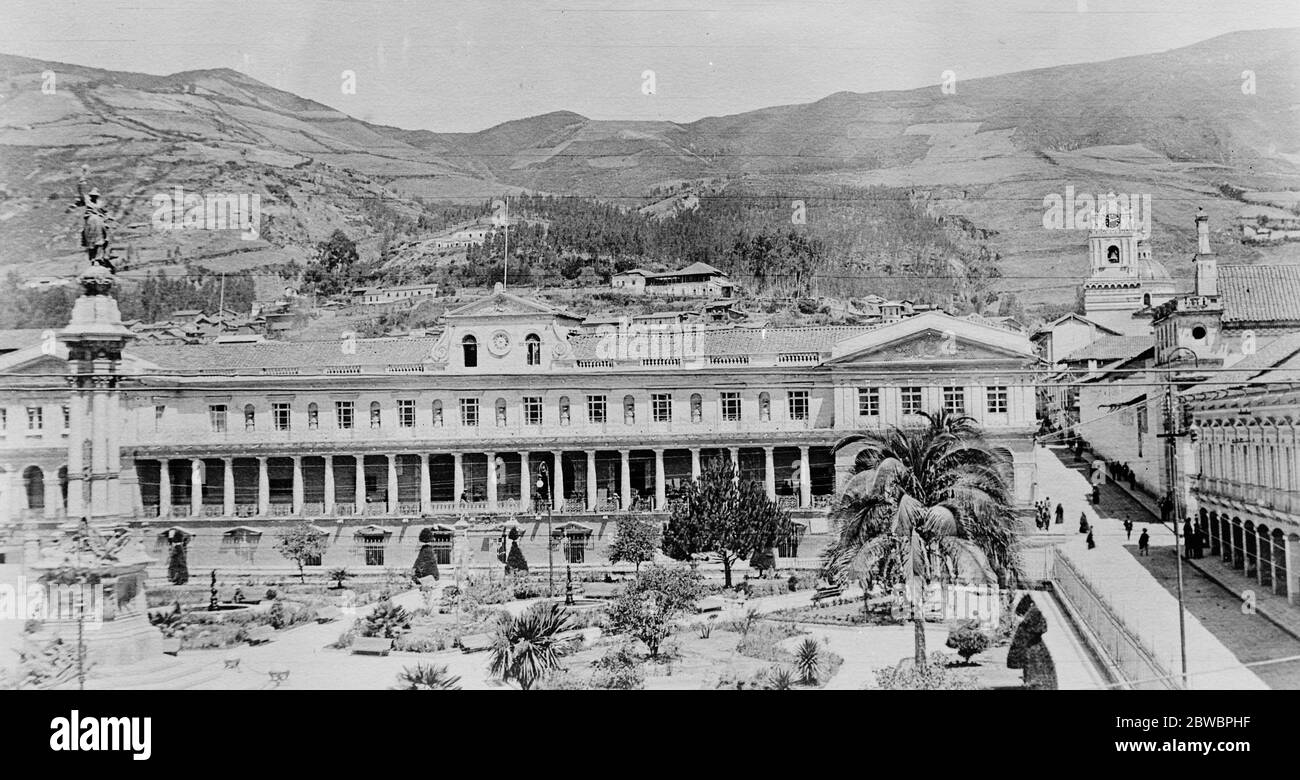 Öffentliche Gebäude schwer beschädigt durch Erdbeben EIN schweres Erdbeben wird von Quito, der Hauptstadt von Ecudor berichtet, was zu erheblichen Sachschäden führt. Der Regierungspalast 19. März 1923 Stockfoto