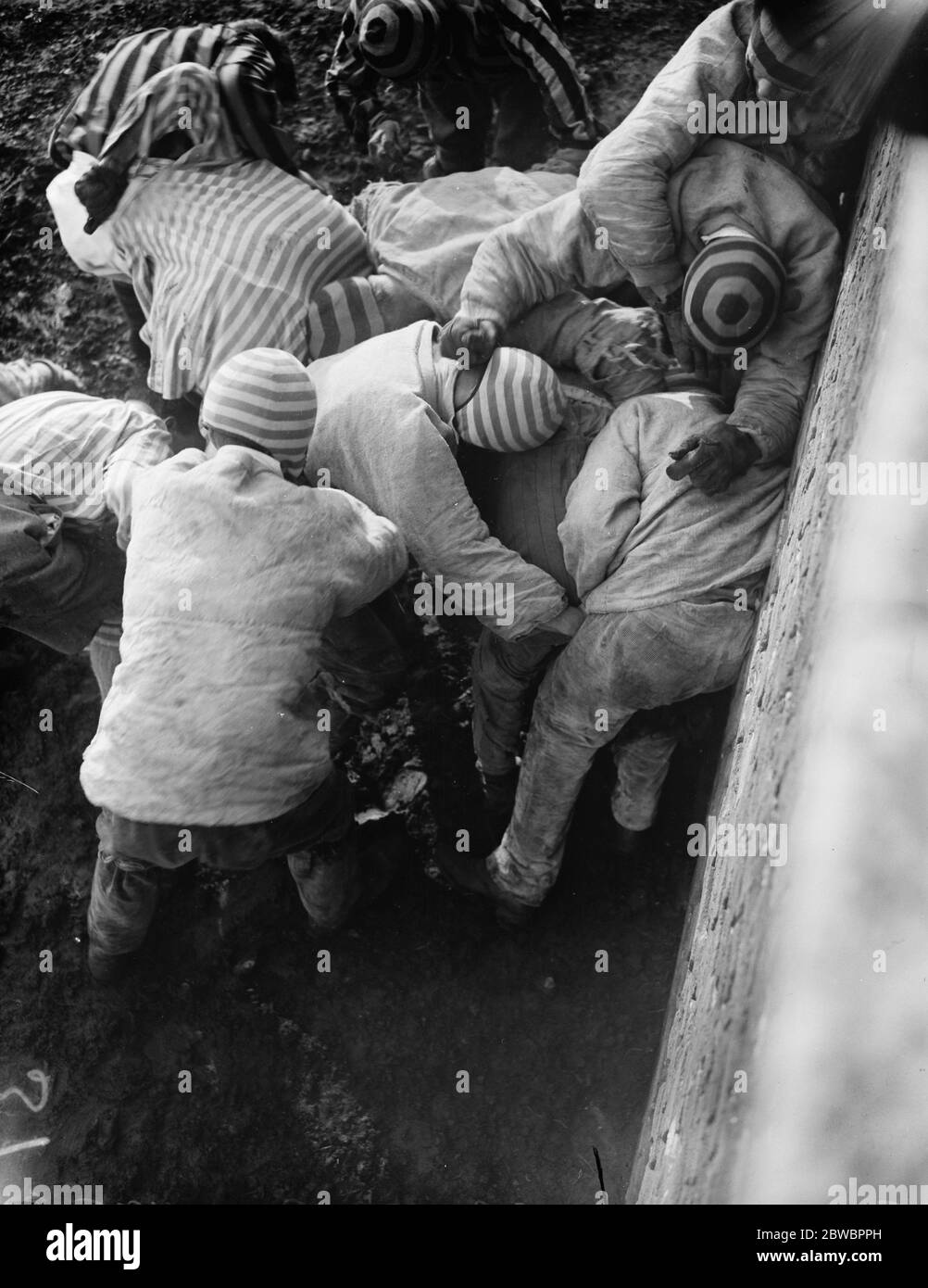 Das Wandspiel bei Eton. Ein Blick auf das Spiel, wie von der Oberseite der Wand gesehen. 30. November 1923 Stockfoto