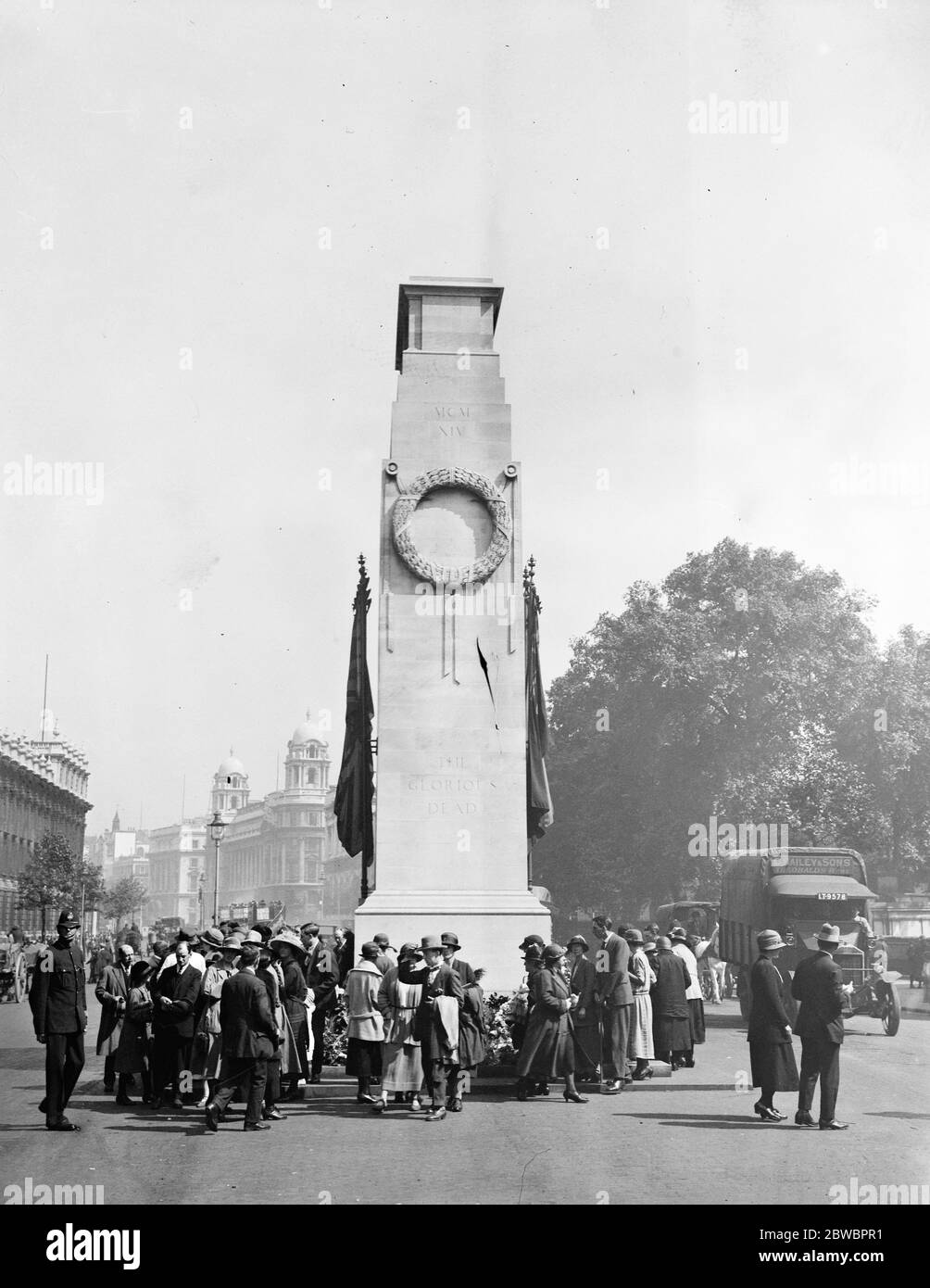 Lancashire Gewerkschafterinnen aus Cliitheroe Division besuchen London . Kranz auf Cenotaph platzieren 21. Juni 1924 Stockfoto