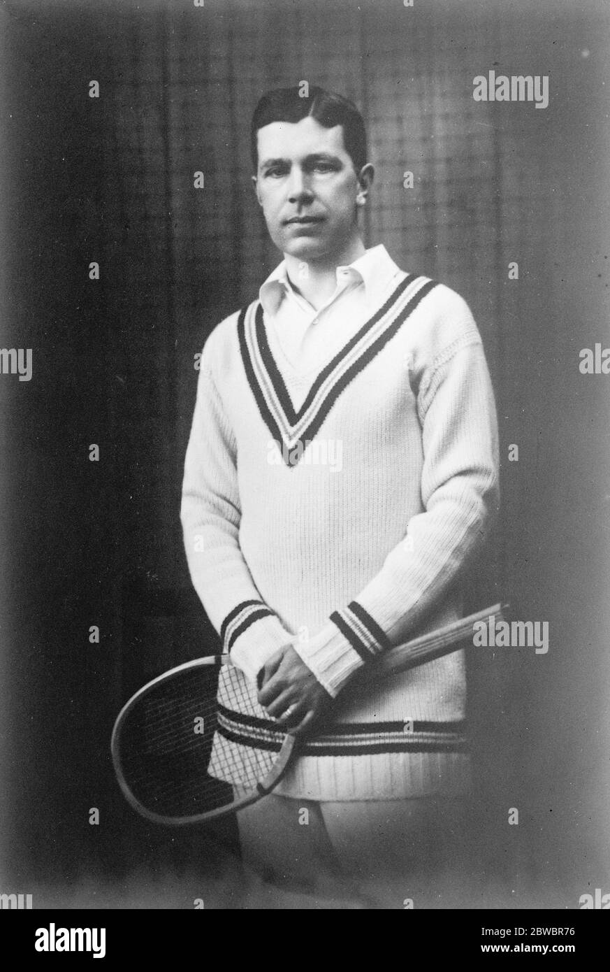 Royal Tennis, König von Schweden fordert seinen Sohn. Kronprinz von Schweden als Tennisspieler . September 1926 Stockfoto