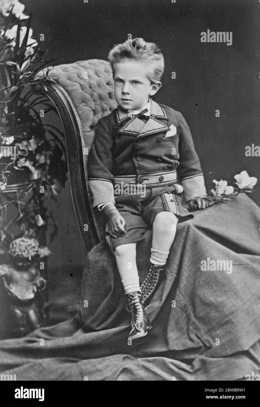 König von Italien, um 25. Jahrestag seiner Aufnahme zu feiern, photogaphed hier bei einem jungen Prinzen. Juni 1925 Stockfoto