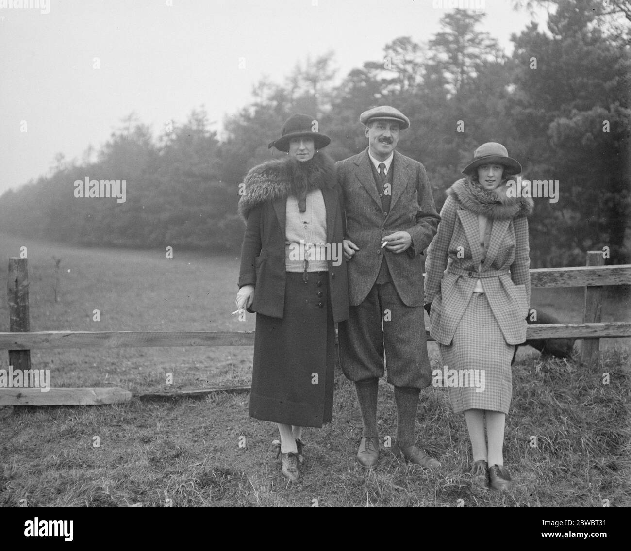 Captain Montagu 's schießen in Lynford Hall, Thetford. Kapitän Montagu mit Frau Montagu und ihre Tochter . 25. November 1922 Stockfoto