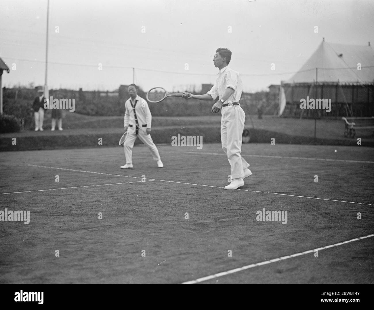 Japanischer Kaiser Sohn als Tennisspieler auf Yokohama specie Bank Sportplatz. Prinz Chichibu im Spiel. 26 Juli 1925 Stockfoto