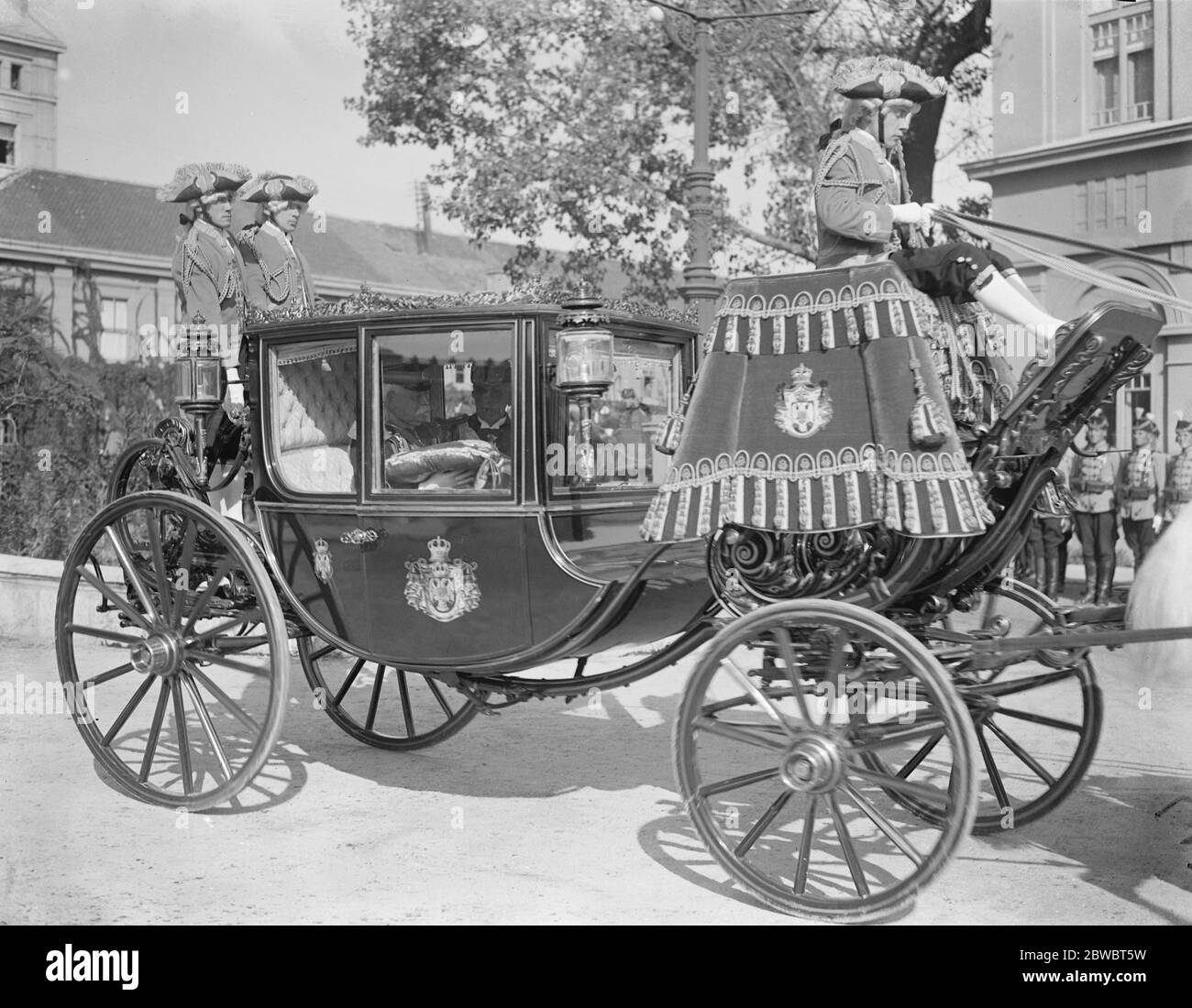 Der zukünftige König von Serbien taufte. Der Staatswagen, der den Kronprinzen in die Kapelle transportiert. 24. Oktober 1923 Stockfoto