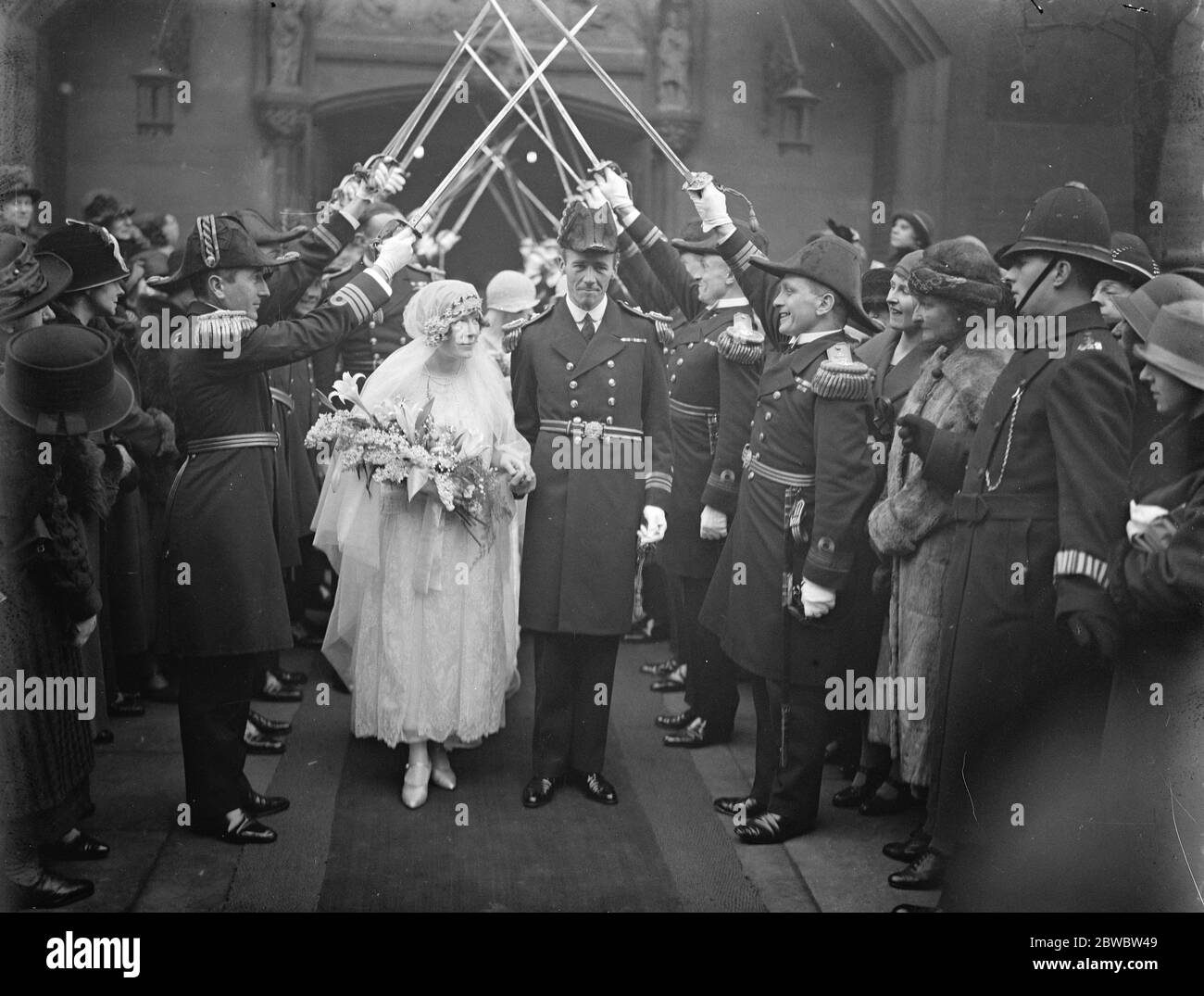 Prinz George ' s equerry heiratete die Hochzeit von LT Commander R G Bowes Lyon, Royal Navy, mit Miss M C Russell fand in Holy Trinity Church Sloane Street 24 Januar 1925 Stockfoto