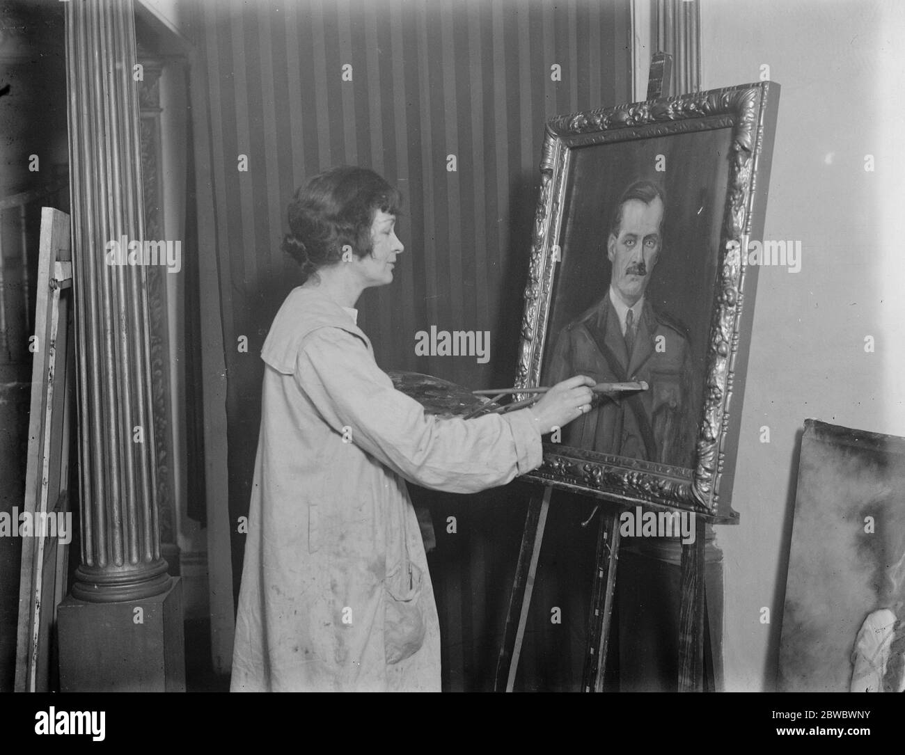 Viscount Falkland posiert für sein Porträt von Frau Dorothy Macavity in ihrem Londoner Studio. 20. Januar 1926 Stockfoto