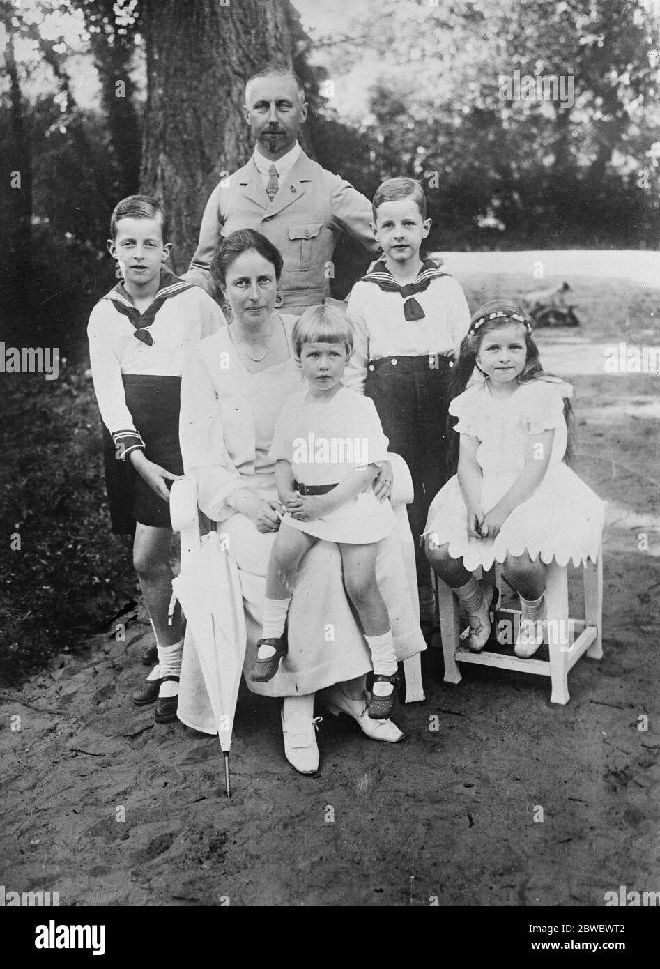 Prinz und Fürstentoskar von Preußen mit ihrer Familie. 17 Juli 1925 Stockfoto