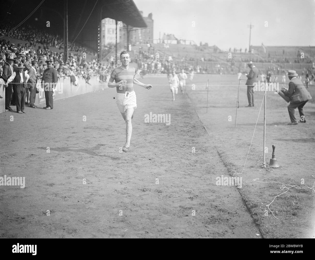 Zivildienst Sport an Stamford Bridge A Elliot gewinnt die Mitglieder Meile 13 Juni 1925 Stockfoto