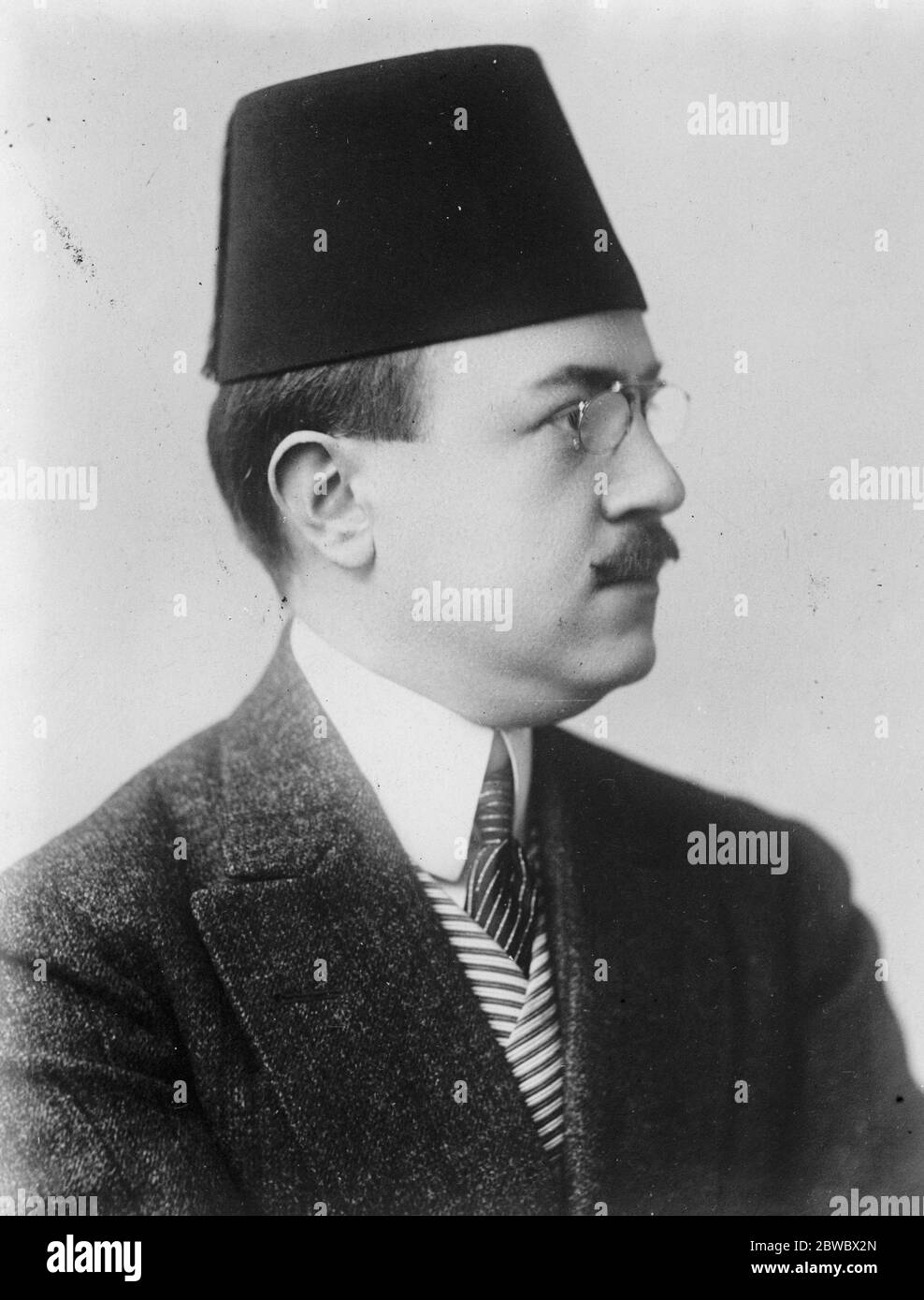 Damad Djelal Pasha , der gerade einen Shop für den Verkauf von osmanischen Parfüms eröffnet hat , in Paris . 29 Dezember 1926 Stockfoto