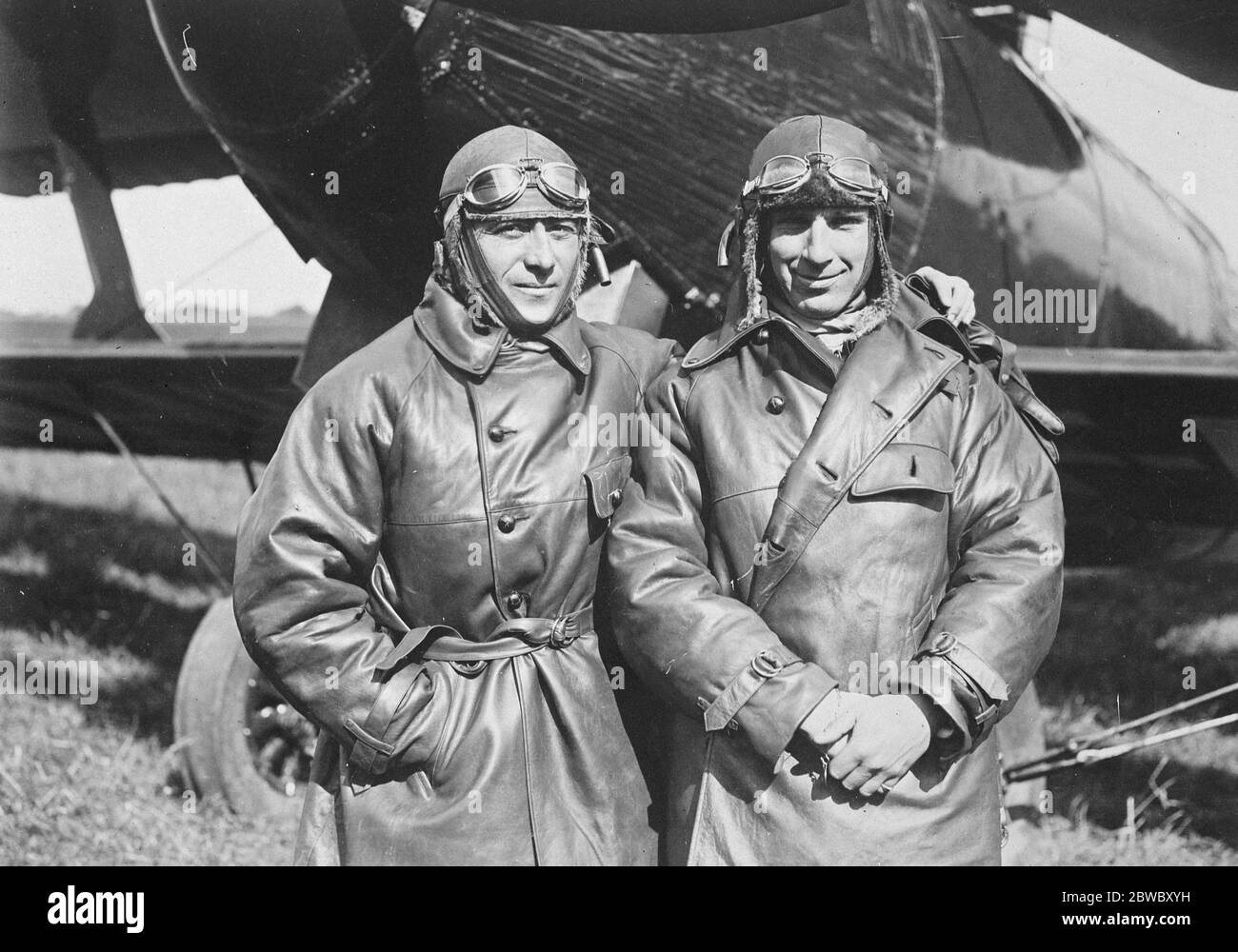 Fatal 3 , 500 Meilen Luft Dash die französischen Flieger Thierry und Coste, die einen Nonstop-Flug von etwa 3 , 500 Meilen versuchten und im Schwarzwald stürzten Thierry ( rechts ) und Coste 14 September 1925 Stockfoto