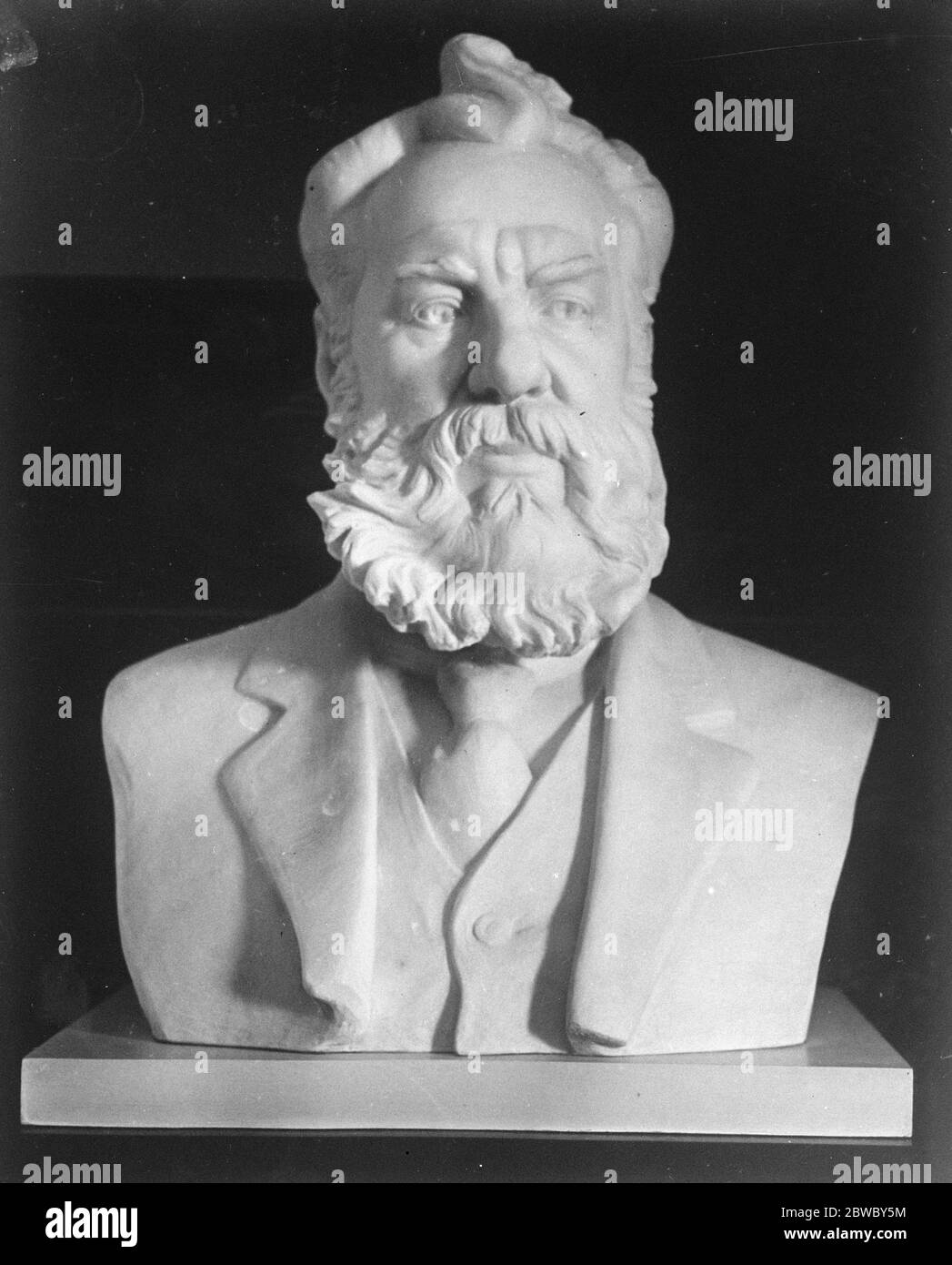 Büste von Alexander Graham Bell präsentiert Smithonian Institute. Die Büste von Alexander Graham Bell, dem Erfinder des Telefons, das dem Smithonian Institute in Washington überreicht wurde. 29 Dezember 1926 Stockfoto