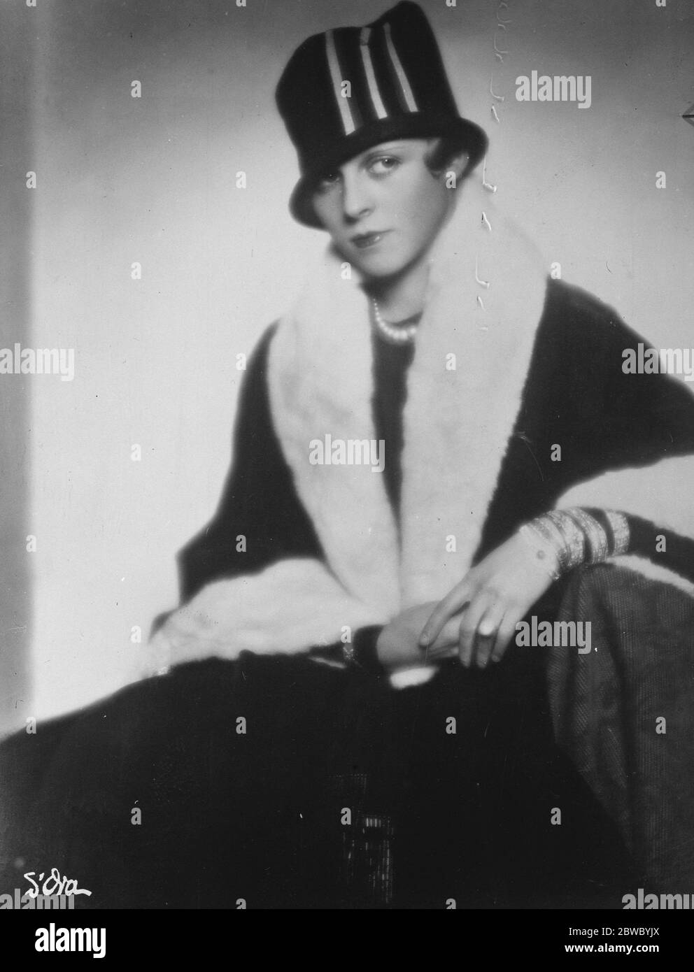 Sport Mode Führer richtet Shop . Mme Paul Reboux, der seit einiger Saison die Mode für die französische Sportfrauenschaft gesetzt hat, hat gerade als Einrichtung in der Rue de la Paix eröffnet. 19 Juni 1926 Stockfoto