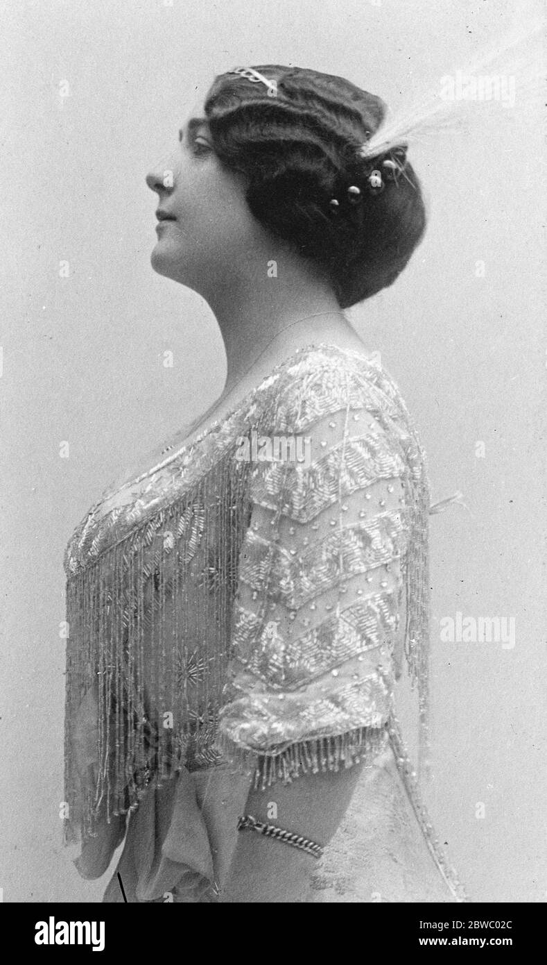Coutess und Ehemann werden . Gräfin Hessolde von Leiningen, hat gegestanden, dass sie einen Willen, mit dem sie war, das Vermögen von ihrem Mann verlassen erben. 18. September 1926 Stockfoto
