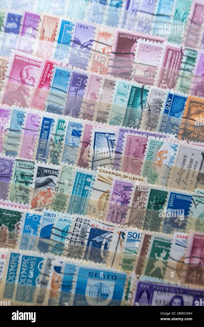 Vintage Briefmarken in einem Stock Book, USA Stockfoto