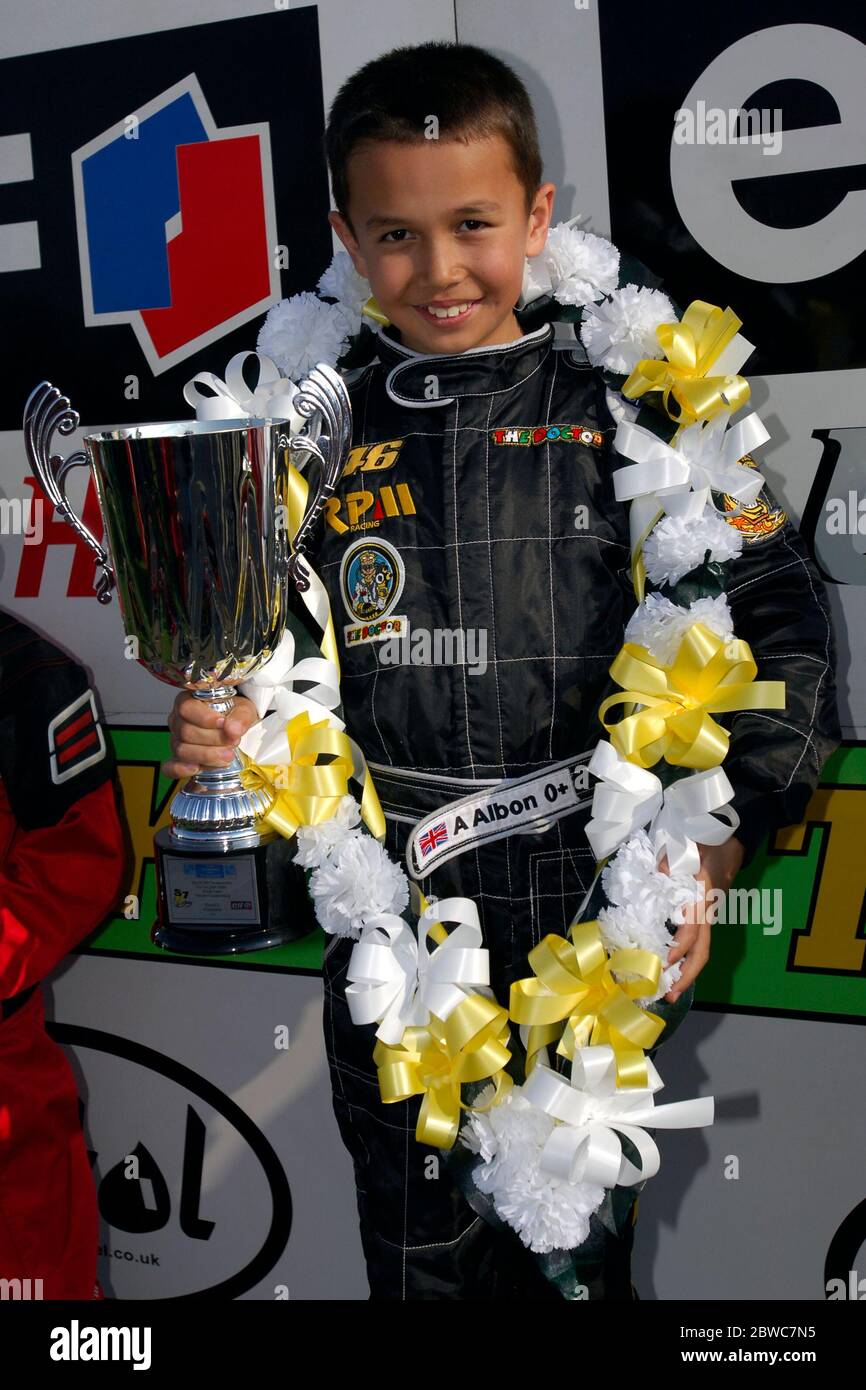 Ein junger Alexander Albon, der Sieger der Honda Cadet British Karting Championship Runde in Kimbolton im Jahr 2006. Stockfoto