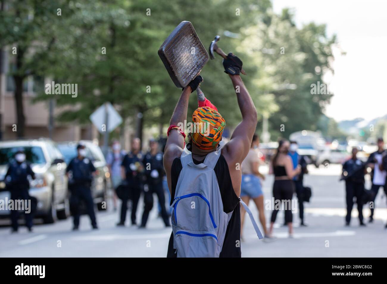 Washington DC, USA. Mai 2020. Schwarze Leben sind wichtig Protestierende stoßen mit Strafverfolgungsbehörden außerhalb des Weißen Hauses zusammen. Stockfoto