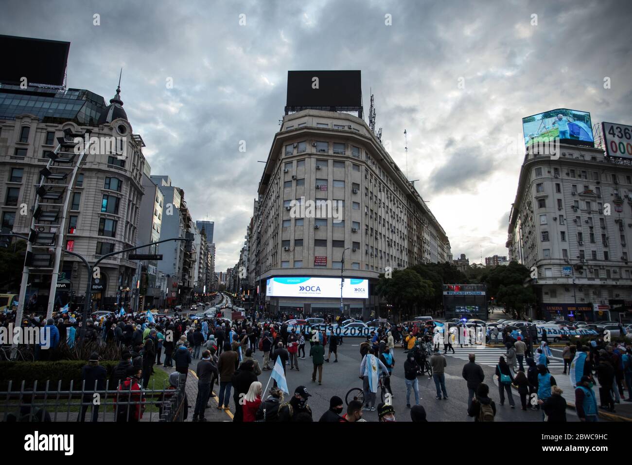 Buenos Aires, Argentinien - 30. Mai 2020: Unbekannte Demonstranten versammelten sich in der Innenstadt von Buenos Aires, um gegen die Quarantäne in Buenos Aires zu protestieren Stockfoto