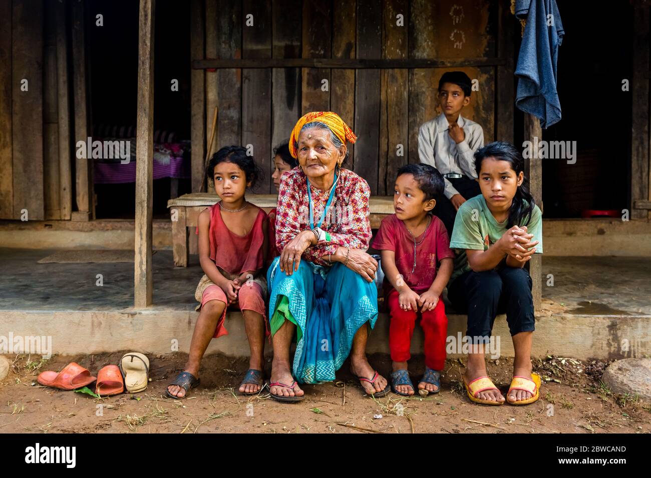 Gorkha,Nepal - Juni 25,2019: Nepalesische Frauen mit traditioneller Kleidung während der Hochzeitszeremonie im ländlichen Dorf Nepal. Stockfoto