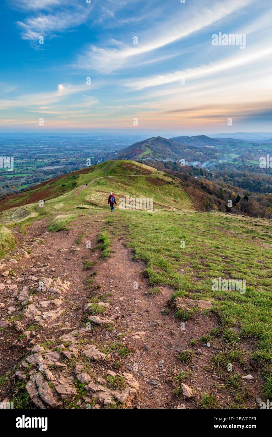 Die Abfahrt von Worcestershire Beacon in Richtung Süden Malvern Hills, Worcestershire, England Stockfoto