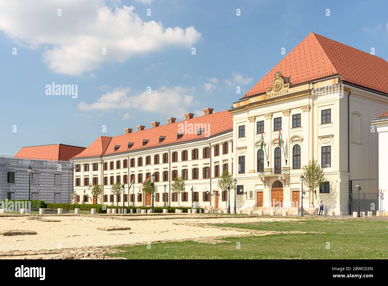 Das Karmelitenkloster im Burgviertel Buda, in dem heute das Büro des ungarischen Ministerpräsidenten untergebracht ist Stockfoto