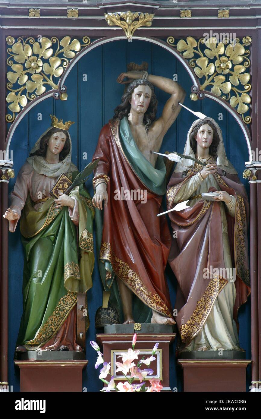 Heilige Katharina, Sebastian und Lucia, Statue auf dem Altar der Heiligen Fabian und Sebastian in der Pfarrei unserer Lieben Frau der Wunder in Ostarije, Kroatien Stockfoto