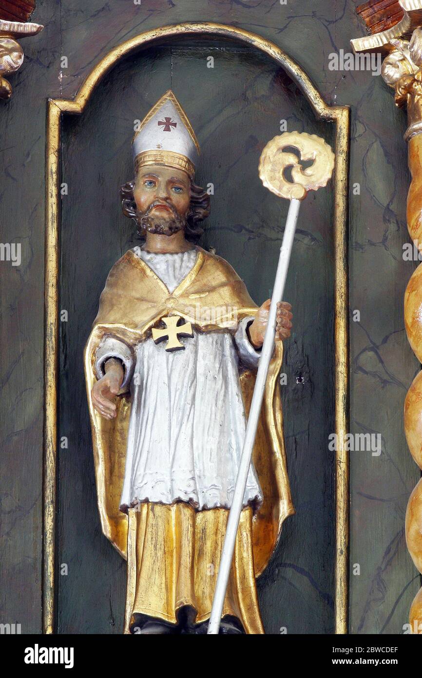 St. Blaise, Statue auf dem Hochaltar in der Pfarrkirche St. Peter in Sveti Peter Mreznicki, Kroatien Stockfoto