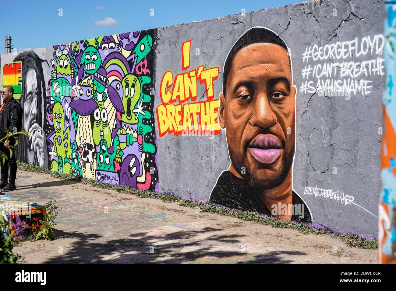 30. Mai 2020, Berlin, ein neues Graffiti von EME Freethinker an einer Wand im Mauerpark in Berlin, Prenzlauer Berg, das den toten schwarzen George Floyd aus Minneapolis/USA mit seinem Zitat 'I can t breathe' zeigt. Weltweit verwendet Stockfoto