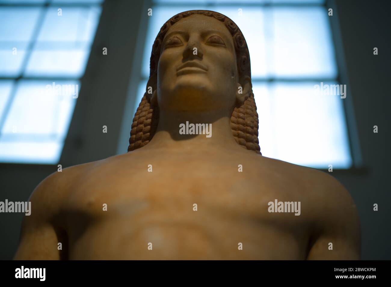 Kouros im nationalen archäologischen Museum von Athen, Griechenland Stockfoto